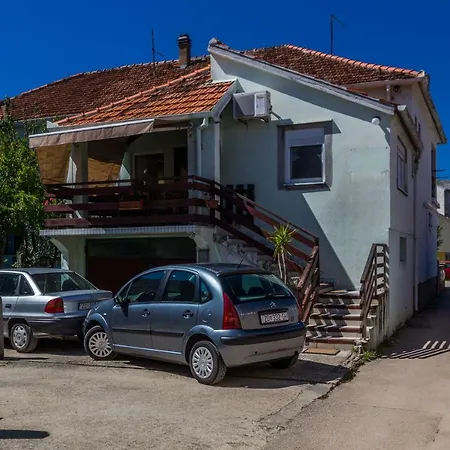Hanna With Terrace Apartman